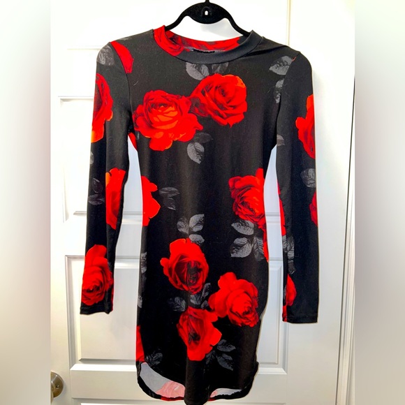 NEW WITH TAGS Long Sleeve Eclipse Dress Black with Red Roses Form Fitting XS - Picture 1 of 2